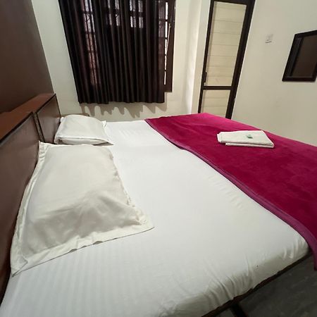 Raja Guest House -- Jalandhar Railway Station -- For Family, Couples, Travellers Dış mekan fotoğraf