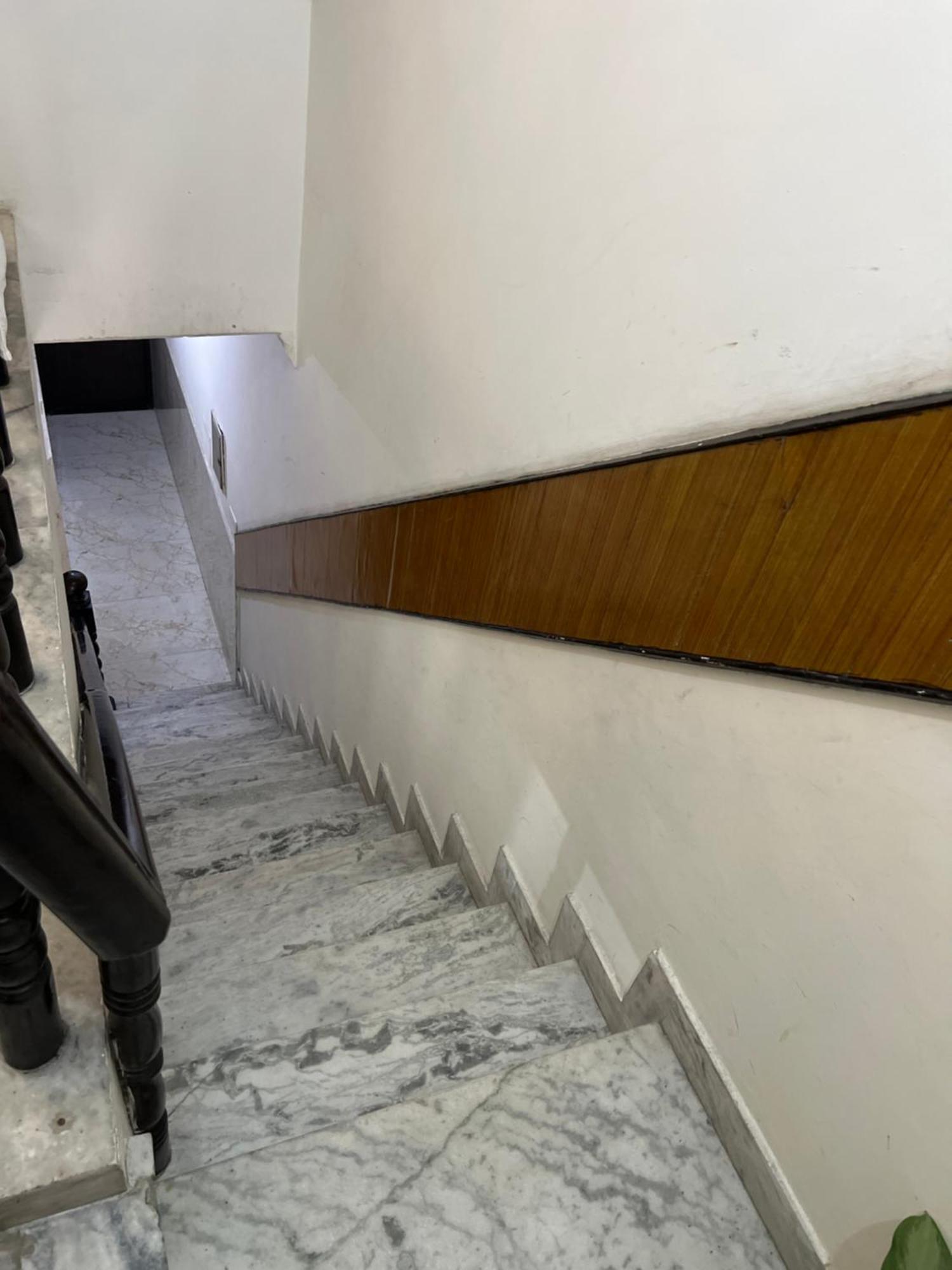 Raja Guest House -- Jalandhar Railway Station -- For Family, Couples, Travellers Dış mekan fotoğraf