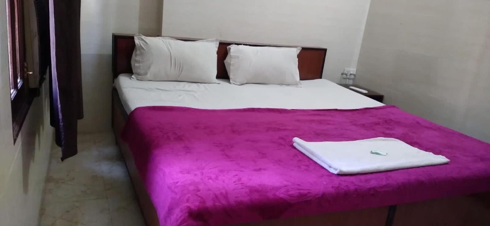 Raja Guest House -- Jalandhar Railway Station -- For Family, Couples, Travellers Dış mekan fotoğraf