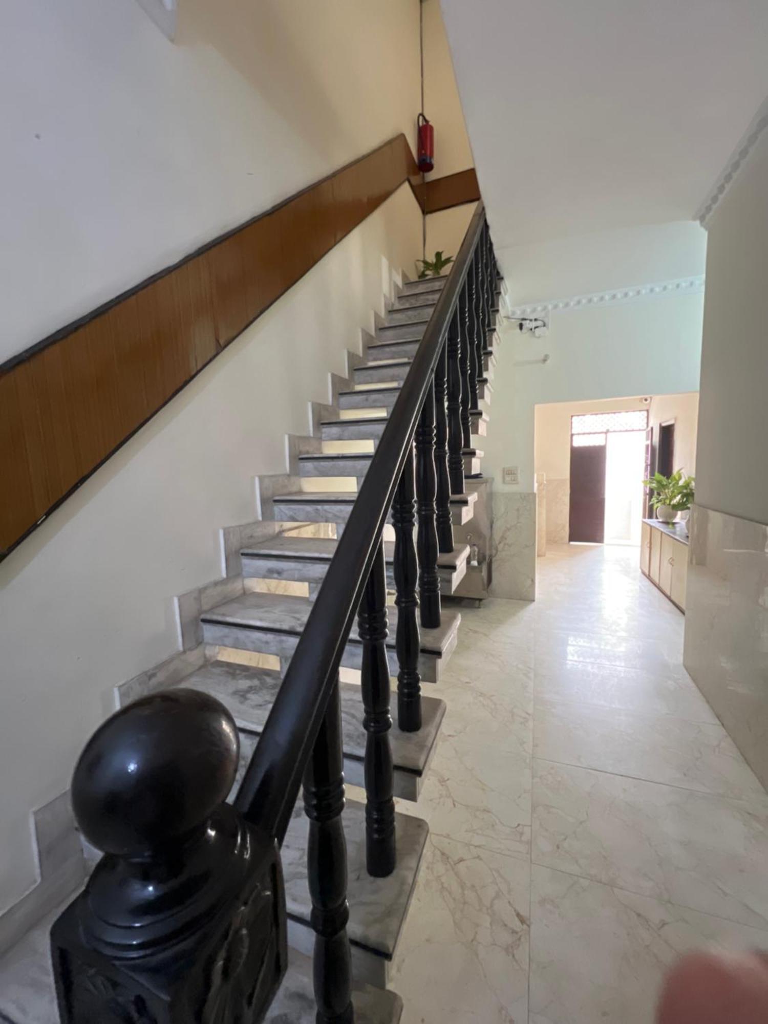 Raja Guest House -- Jalandhar Railway Station -- For Family, Couples, Travellers Dış mekan fotoğraf