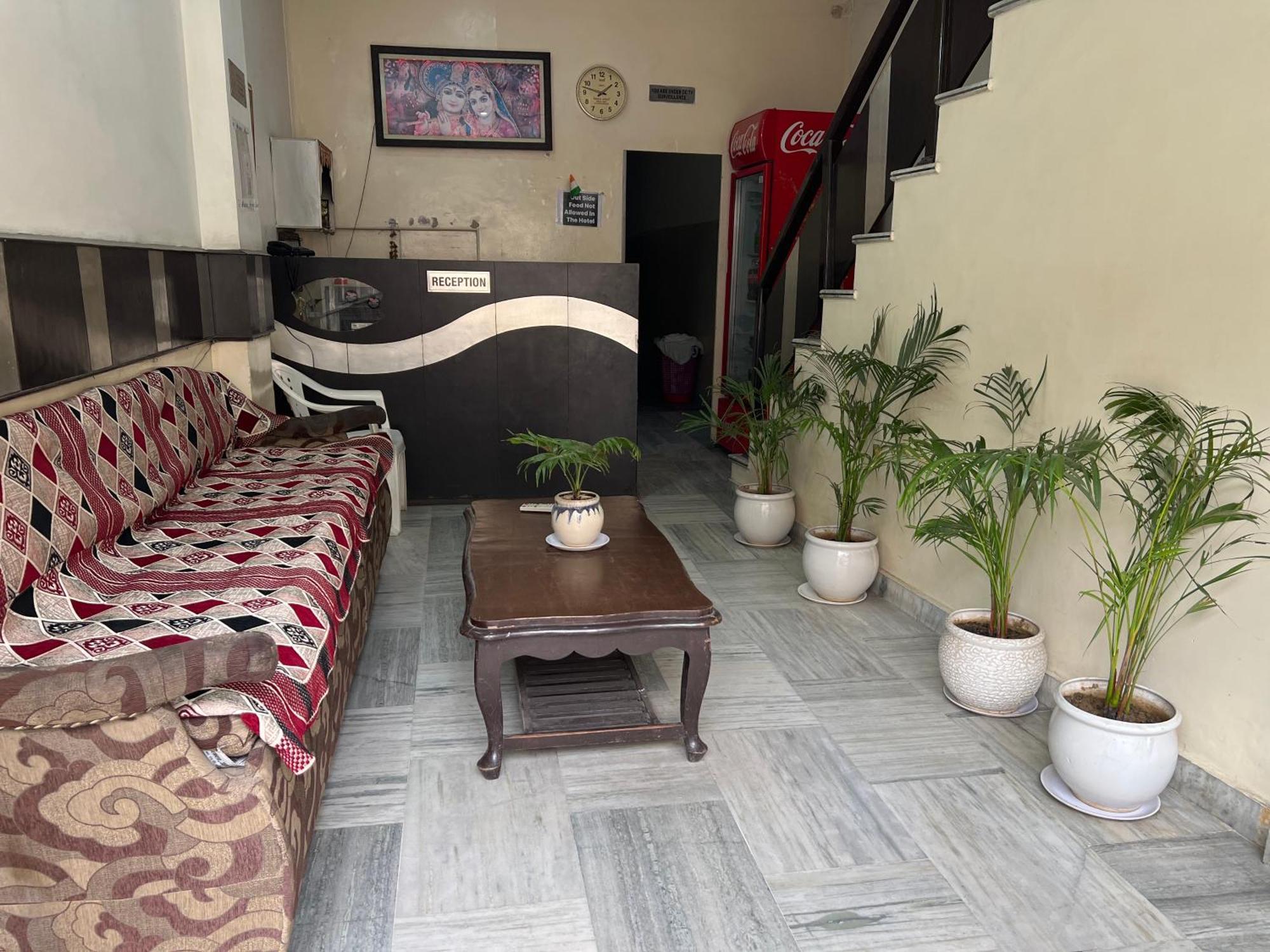Raja Guest House -- Jalandhar Railway Station -- For Family, Couples, Travellers Dış mekan fotoğraf