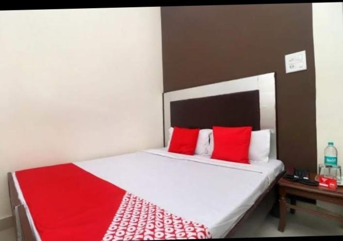 Raja Guest House -- Jalandhar Railway Station -- For Family, Couples, Travellers Dış mekan fotoğraf