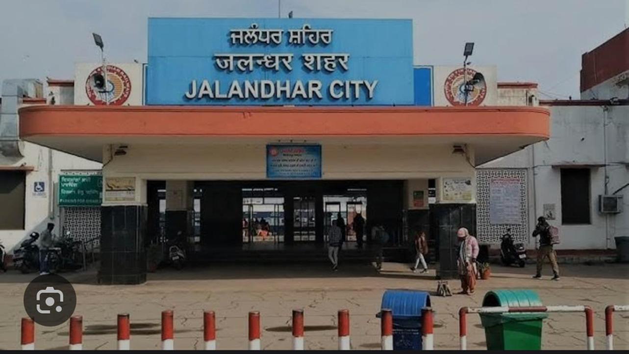 Raja Guest House -- Jalandhar Railway Station -- For Family, Couples, Travellers Dış mekan fotoğraf
