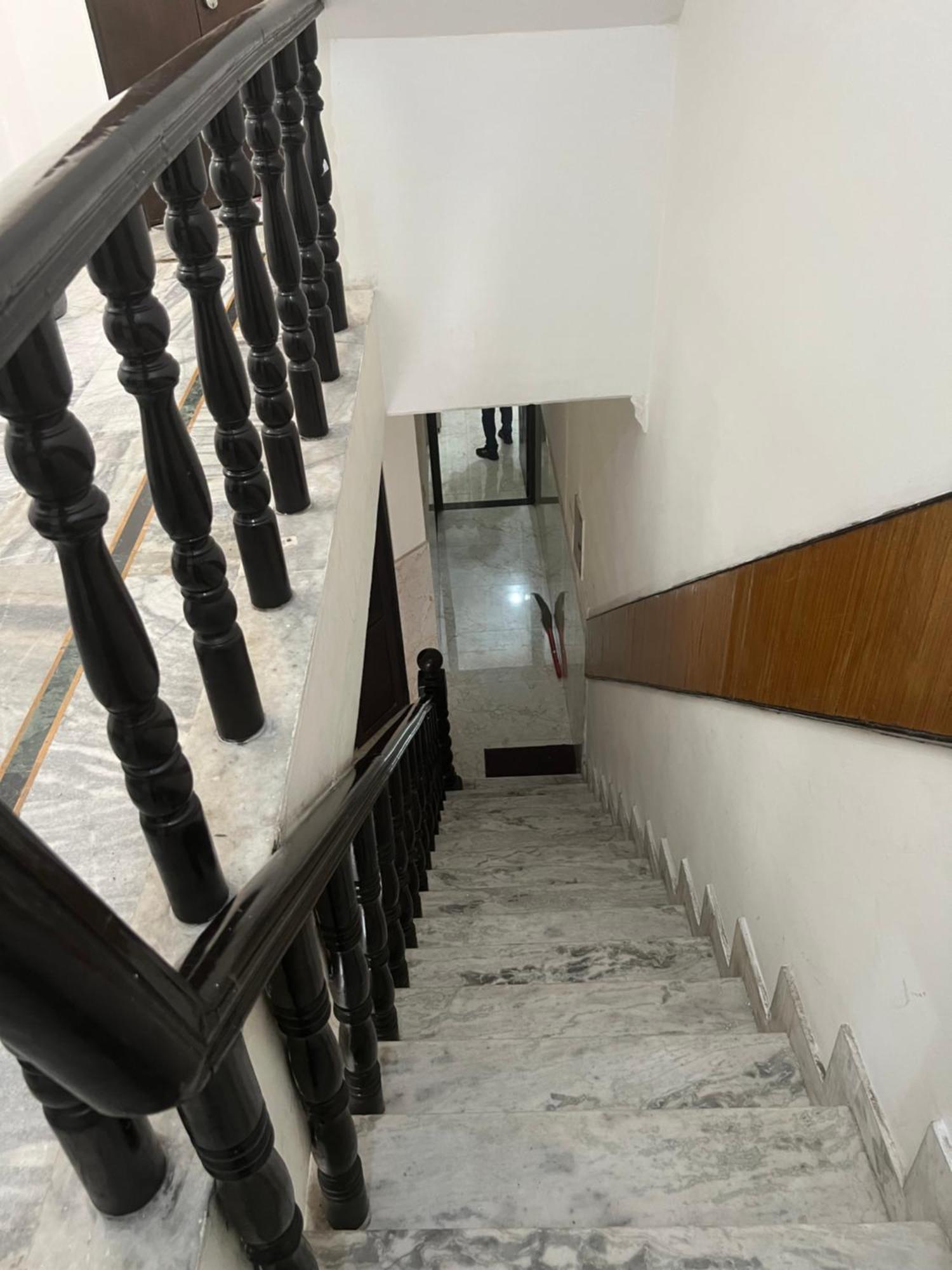 Raja Guest House -- Jalandhar Railway Station -- For Family, Couples, Travellers Dış mekan fotoğraf